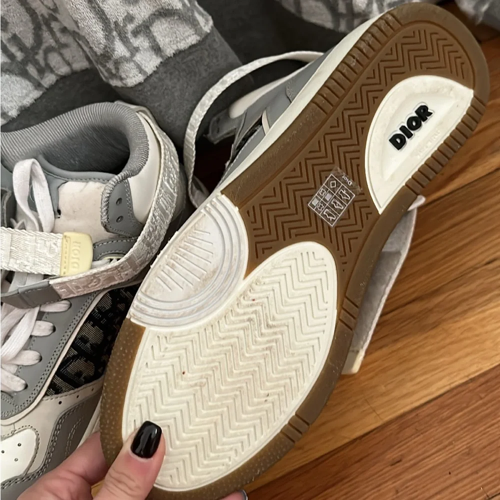 Xl Dior hoodie. Size 8 matching sneakers. - Picture 2 of 5